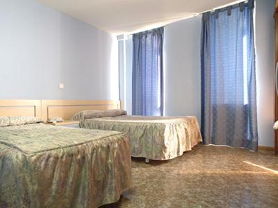 Hostal Xarau Cerdanyola del Vallès Habitación foto