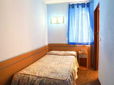 Hostal Xarau Cerdanyola del Vallès Habitación foto