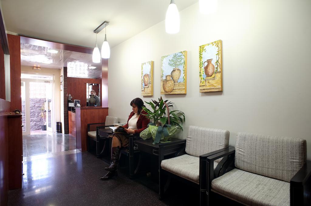 Hostal Xarau Cerdanyola del Vallès Exterior foto