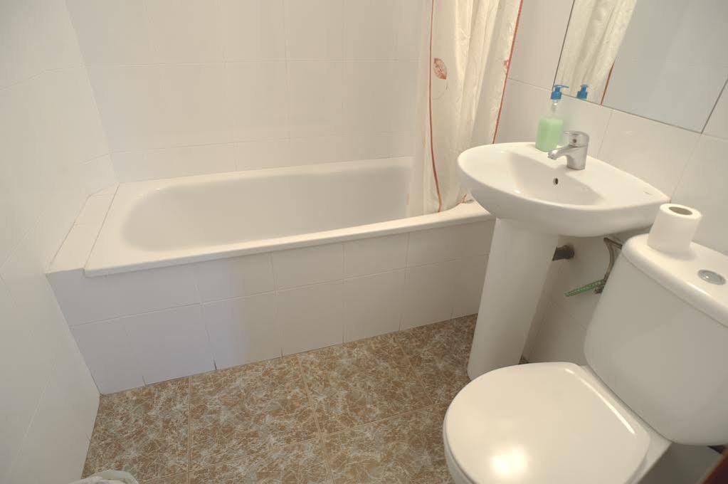 Hostal Xarau Cerdanyola del Vallès Exterior foto